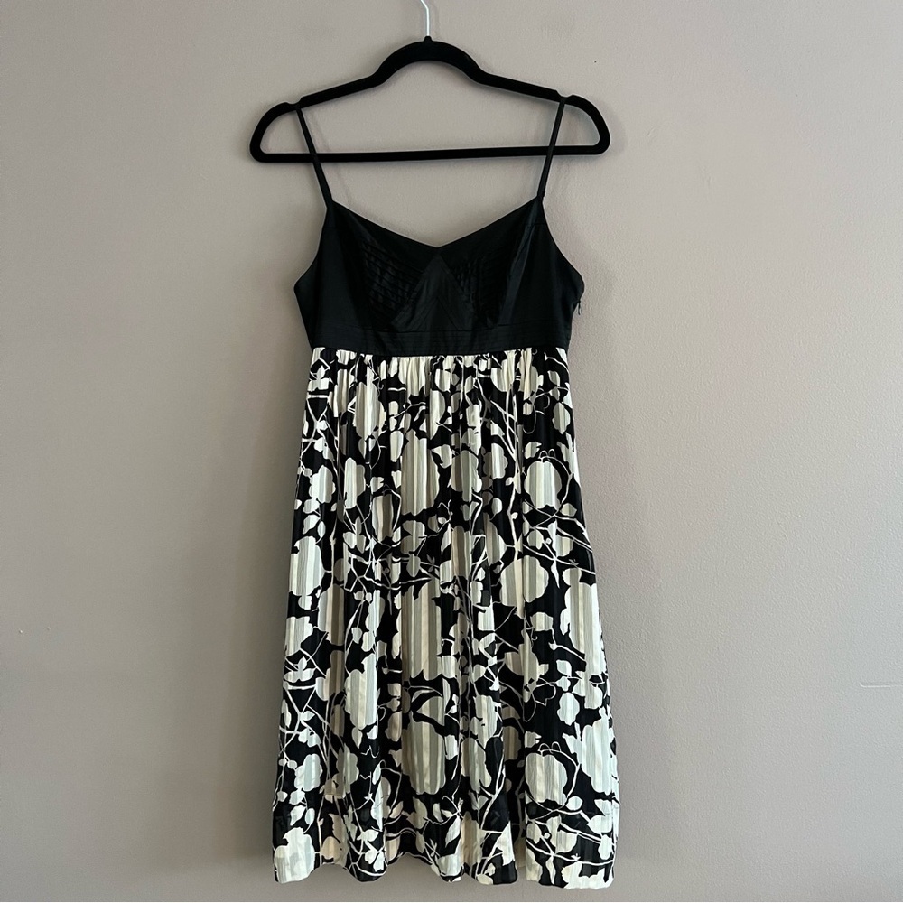 BCBG MaxAzria Black Off White  100%  Silk Sleeveless Floral Stripes Dress Sz 4